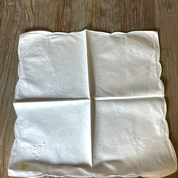 Set of 8 Vintage Embroidered Scalloped Napkins New - Picture 3 of 6
